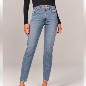 A&F Women’s Medium Wash Denim High Rise Distressed Jeans/Cropped 27/4R